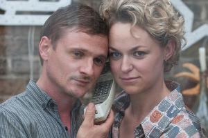 Die neuen "Weissensee"-Folgen: Martin Kupfer (Florian Lukas) versucht mit Hilfe der westdeutschen Journalistin Katja Wiese (...