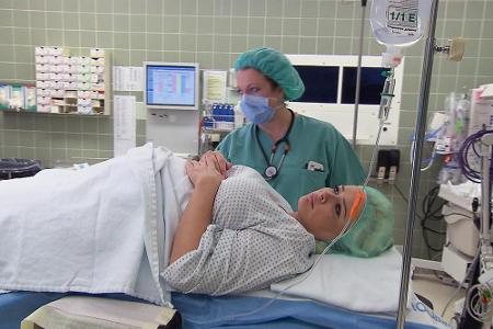 Daniela Katzenberger steht die Angst ins Gesicht geschrieben