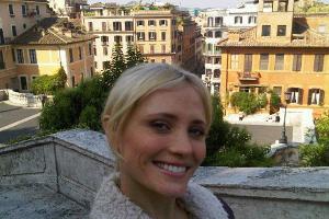 Yfke Sturm im Mai 2011 an der Spanischen Treppe in Rom