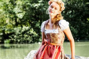 Ein Dirndl aus Julia Trentinis Kollektion