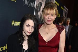 Schwieriges Verhältnis: Frances Bean Cobain (li.) und Courtney Love bei der Premiere der Kurt-Cobain-Doku "Montage of Heck"