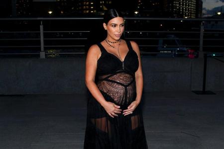 Gewagte Schwangerschaftsrobe: Kim Kardashian bei Givenchy