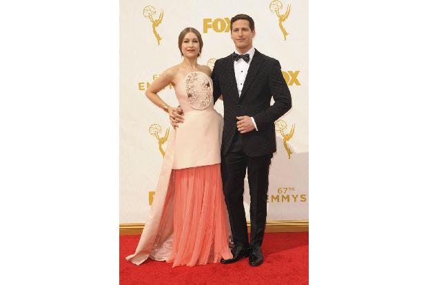 ...Joanna Newsom. Die Ehefrau von Schauspieler Andy Samberg kam in einem Kleid von Delpozo und bewies, dass eine aufgenähte ...