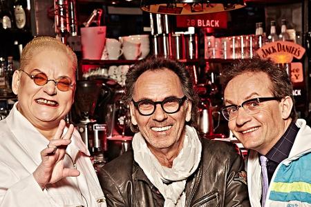 Hella von Sinnen, Hugo Egon Balder und Wigald Boning freuen sich über Neuzugang Désirée Nick (v.l.n.r.)