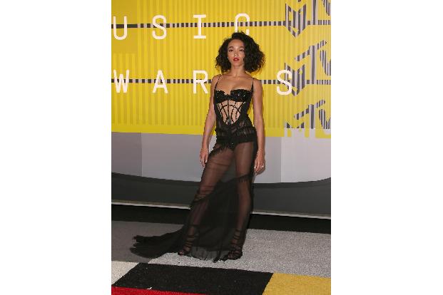 0010 FKA twigs FayesVision WENn wenn22817169.jpg (1)