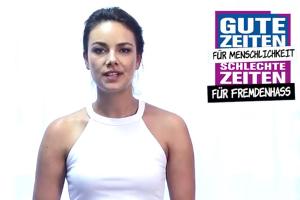 Janina Uhse stellt sich mit ihren Kollegen von "GZSZ" gegen Fremdenhass