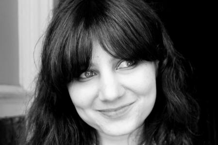 Kass Morgan, die Autorin von 