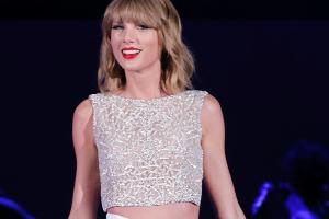 Taylor Swift liebt die High-Waist-Shorts. Kein Wunder, denn sie ist ein echter Figurenschmeichler