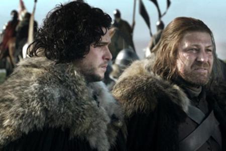 Ned Stark (Sean Bean, r.) in der ersten Staffel von 