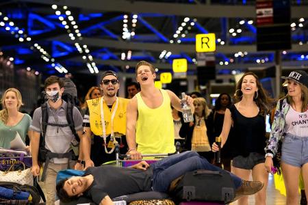 Elyas M'Barek alias Herr Müller geht mit seinen Schülern auf Klassenfahrt