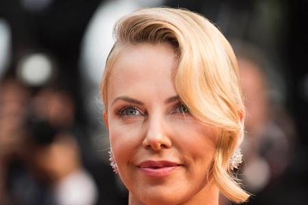 Strahlend schön: Charlize Theron auf dem roten Teppich bei den Filmfestspielen in Cannes