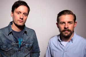 Mark Tavassol (l.) und Klaas Heufer-Umlauf haben ein Album über "Geister" geschrieben