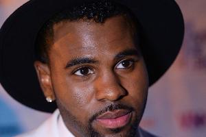 Derulo wurde aus einem Flugzeug abgeführt und musste einen Privatjet nehmen