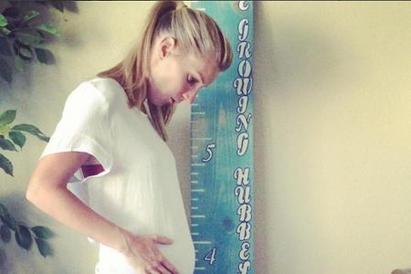 Heather Morris Bauch wölbt sich mit Baby Nummer Zwei