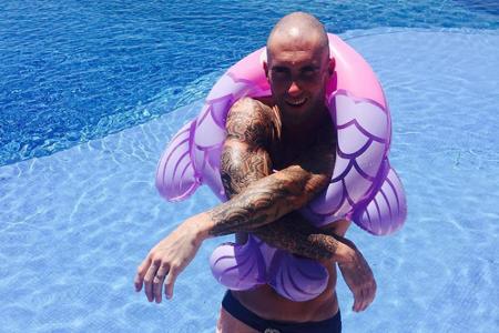 Wer hätte gedacht, dass es nur einen rosa Plastik-Fisch braucht, um Adam Levine einzufangen?