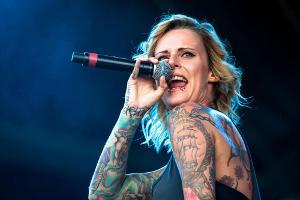 Jennifer Weist stellt klar, dass auf ihrer Facebook-Seite Ausländer-Hass nichts zu suchen hat