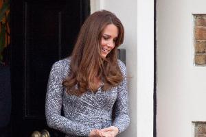 Auch wenn es Herzogin Kate nicht auf die Hochzeit schaffte, kam zumindest verwandter Ersatz