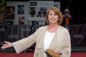 Dass sie mit 74 Jahren noch so fit ist, hat Senta Berger auch ihren Enkeln zu verdanken