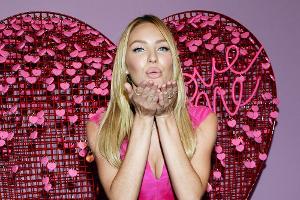 Das Victoria's-Secret-Model Candice Swanepoel hat offenbar viel Liebe zu geben