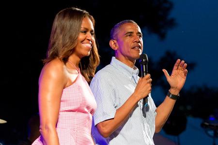 Barack Obama und seine Frau Michelle bei einer Feier vor dem Weißen Haus anlässlich des Feiertages Fourth of July 2015