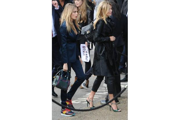 ..großen Vorbild wird das Posen vor den Fotografen ja auch quasi zum Kinderspiel. Aber loslassen...