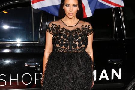 Sehr gewöhnungsbedürftig: Kim Kardahsian im Raben-Look