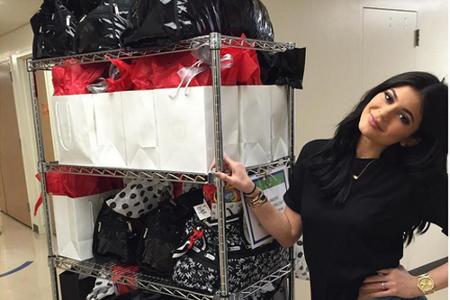 Kylie Jenner denkt an ihrem Geburtstag nicht nur an sich selbst