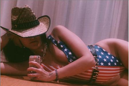 ProSieben-Moderatorin Bonnie Strange (29) ist zwar keine Amerikanerin, in diesem sexy Stars-and-Stripes-Bikini würde das abe...