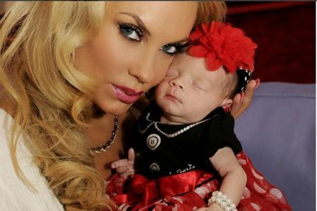 Coco Austins Tochter gleicht einer Baby-Puppe