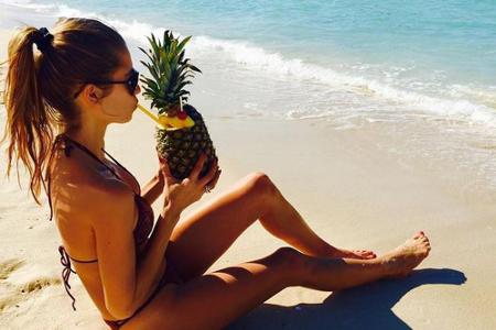 Cathy Hummels genießt ihren Dubai-Urlaub