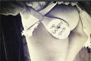 Heidi Klum bekommt den Hintern versohlt