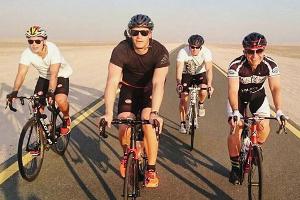 Sportlich ins neue Jahr: Manuel Neuer bei einer Fahrradtour in Dubai
