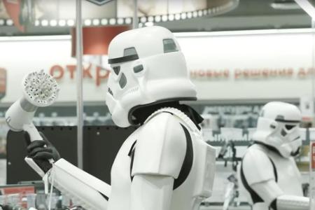 Auch als Angestellter des Imperiums muss man hin und wieder shoppen gehen