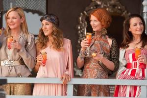 "Sex and the City 2": Carrie (Sarah Jessica Parker) verbringt mit ihren Freundinnen einen Kurzurlaub in Abu Dhabi