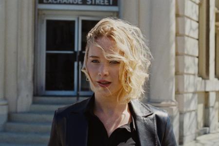Joy (Jennifer Lawrence) werden viele Steine in den Weg geworfen, aber sie kämpft weiter für ihre Träume
