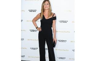 Jennifer Aniston sieht in ihrem Palazzo-Outfit umwerfend aus