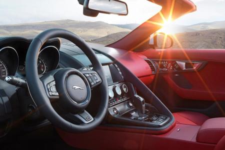 Auf Sportlichkeit getrimmt: Interieur des F-Type Cabrio
