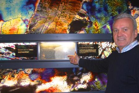 Heilwasser-Geschäftsführer Egon Kleinlercher in seinem Showroom