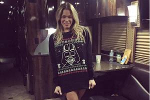 LeAnn Rimes posiert in einem ganz besonderen Weihnachtspulli
