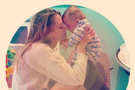 Jaime King hegt und pflegt ihren Sohn, bis es ihm wieder besser geht