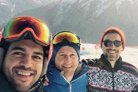 Elyas M'Barek genießt die verschneiten Berge