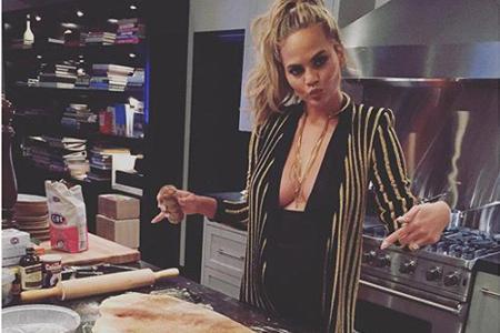 Chrissy Teigen ist nicht nur eine begnadete Köchin, sondern backt auch gern