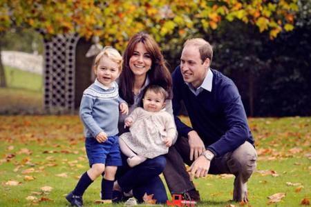 Ein frohes Fest wünschen die Royals - auch wenn der königliche Garten so gar nicht nach Weihnachten aussieht