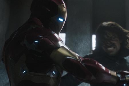 Iron Man (Robert Downey Jr.) kämpft gegen Bucky (Sebastian Stan)