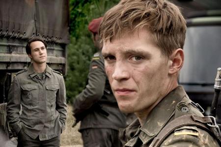 Moritz Stamm (Jonas Nay, r.) und Axel Edel (Ludwig Trepte) in 