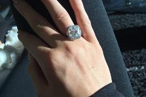 Kylie Jenner präsentiert ihr Weihnachtsgeschenk