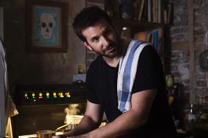 Adam Jones (Bradley Cooper) ist nur dann er selbst, wenn er kochen kann