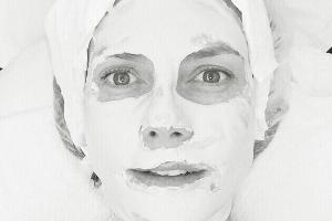 Auch Heidi Klum weiß, dass Gesichtsmasken der Haut guttun und Mitesser verschwinden lassen