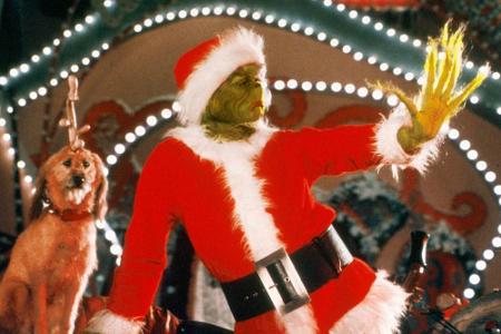 Der Grinch schleicht sich in die Häuser und stiehlt Geschenke, Dekorationen und Essen