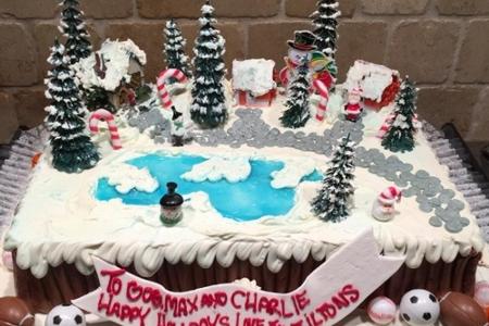 Kuchen von den Hiltons für Charlie Sheen